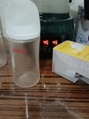 婴儿奶瓶