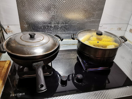 油烟机|外观展示百得油烟机和华帝油烟机哪个牌子好?用后一周讲体验真相