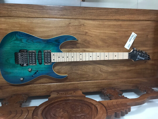 《繁星乐器专营店》店铺所说的这款《ibanez依班娜 电吉他rg370 rg421