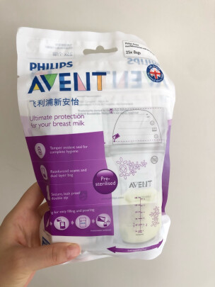 新安怡母乳储存袋与美德乐储奶袋50片究竟哪款好点？使用哪个更加方便，哪个安全不刺激？