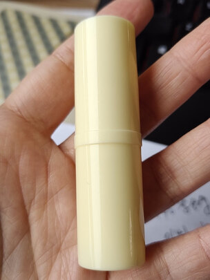 润唇膏
