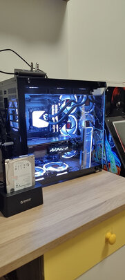 %title插图%num 微星(MSI) 360一体式电脑机箱CPU水冷散热器 寒冰C360(标配12代CPU扣具/3把ARGB温控风扇/龙纹冷头/3年质保)