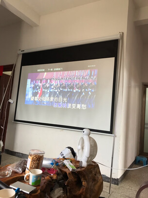 英微和亿立幕布哪个好？区别大不大呢？