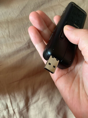 索尼（SONY）专业数码录音笔 ICD-PX240 4G 黑色 智能降噪可监听 支持音频线转录 适用商务学习采访