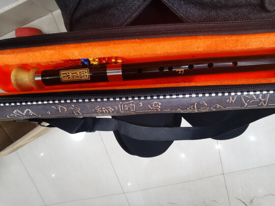 乐器巴乌