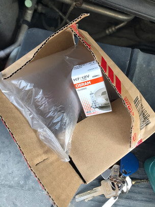 汽车灯泡