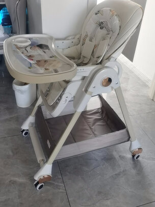 婴幼儿餐椅