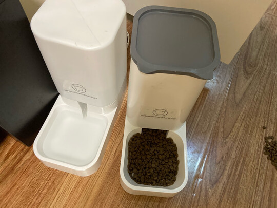 宠物自动喂食器