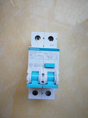 %title插图%num 西门子(SIEMENS)空气开关 漏电保护器1P+N 32A带漏保5SU93561CR32