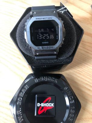 卡西欧gm-5600b-1怎么样?时间准吗?防水性强吗