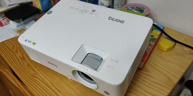 明基e540投影仪和w112哪个好？区别大不大呢？