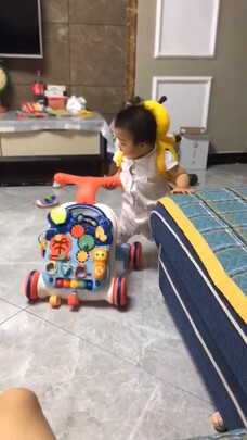 婴儿学步车