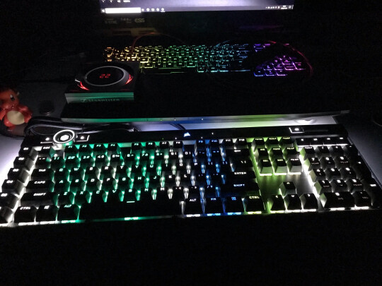 美商海盗船K100 RGB 银轴到底靠谱吗？做工好不好，操作简单吗？