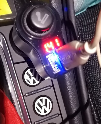 车载充电器