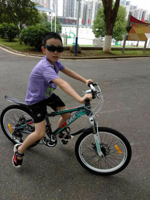 迪卡侬入门级运动山地自行车(迪卡侬山地变速自行车24寸)