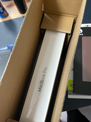 %title插图%num Apple MacBook Pro 13.3 八核M1芯片 16G 512G SSD 银色 笔记本电脑 轻薄本 Z11F