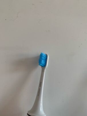 米家电动牙刷头（敏感型）3只装与超人RT710 蓝色款究竟哪个更好？哪个续航好，哪个使用舒适？
