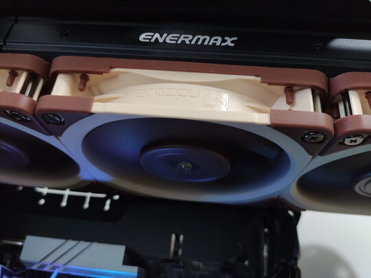 %title插图%num 安耐美(Enermax)锐龙TR4 360一体式水冷散热器( Threadripper系列100%IHS覆盖率/EF1水泵/RGB灯效/)