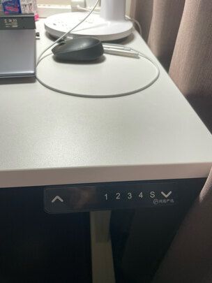 电脑桌|网易严选站立办公电动升降桌 白色*1200mm*600mm电脑桌怎么样？内幕使用评测揭秘