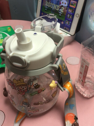 吸管水杯