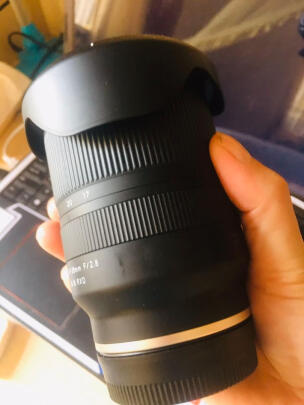 Tamron A046到底怎么样呀？防抖效果给力吗？小巧轻便吗？