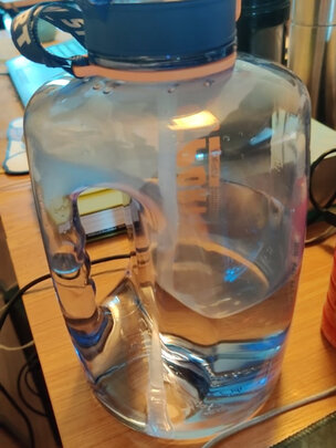 运动水杯