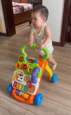 婴儿学步车