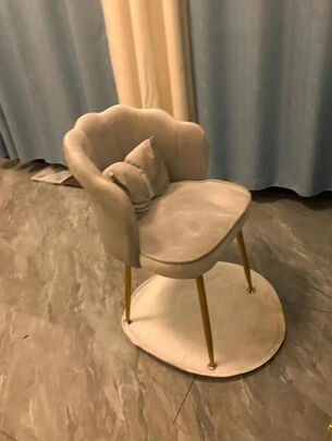 梳妆椅