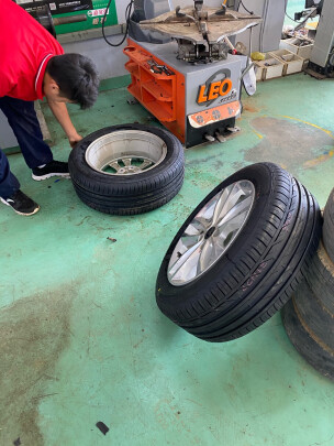 普利司通225/55R17对比德国马牌215/60R16区别有吗？哪款静音效果好？哪个十分柔软 