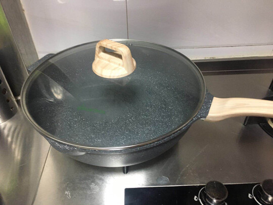 麦饭石不粘锅