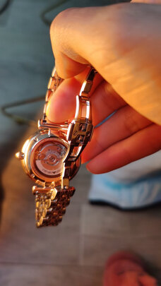 手表|【热搜头条】讲真的阿玛尼和天梭手表哪个好？告诉大家真相