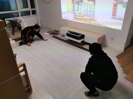 %title插图%num 峰米 激光电视4K Max家庭影院投影仪家用投影电视(含120英寸黑栅软屏 4500ANSI流明 4K超高清 超短焦)