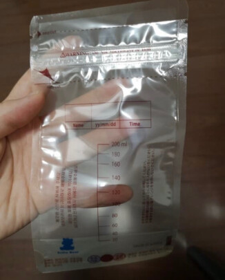 小白熊储奶袋跟美泰滋吸奶器究竟有何区别？哪款使用更加方便？哪个密封性强 