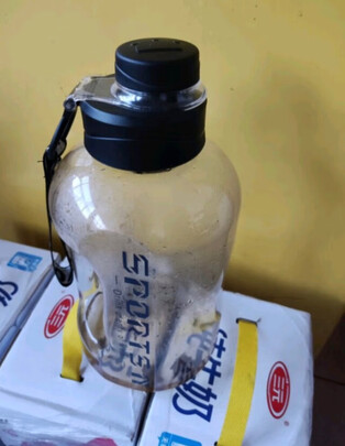 运动水杯