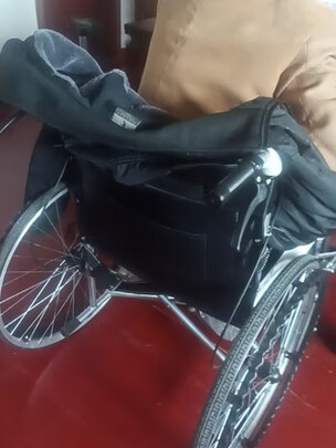 手动折叠轮椅