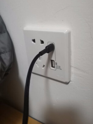 %title插图%num 德力西(DELIXI)开关插座 813系列五孔带USB接口插座 86型五孔带USB+type-c开关面板 优雅白 EO86ZSUC