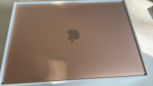 Apple MacBook Air和华硕灵耀X有哪些区别？哪款续航更加给力？哪个质量上乘 