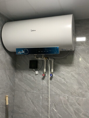 性价比高,安装师傅热情熟练,服务态度好,值得入手的一款家用热水器