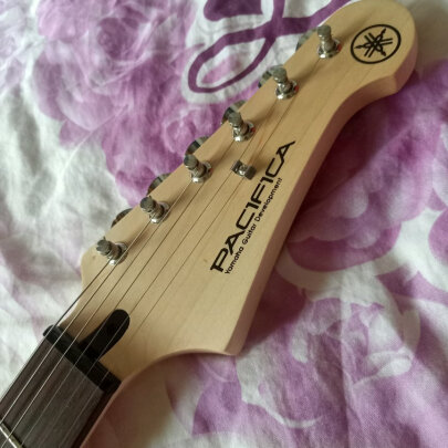%title插图%num 雅马哈(YAMAHA)电吉他 PAC系列印尼进口单摇ST型单单双线圈 PAC012电吉他原装进口白色