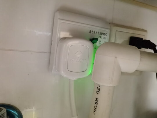 《际工 16a空调热水器漏电保护开关 家用漏保空气开关面板86型带插座