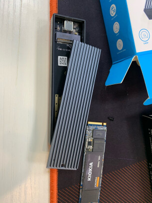 奥睿科M2PV-C3-BK-EP和海康威视硬盘盒有显著区别吗？哪个十分大气？