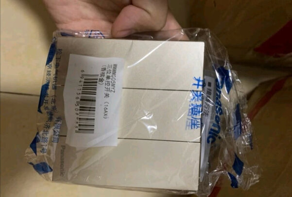 %title插图%num 松下( Panasonic)开关插座面板 一开多控开关面板 1开多控墙壁墙面开关 悦宸系列86型 WMWM594MYZ 香槟金