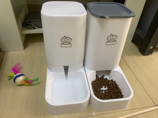 宠物自动喂食器