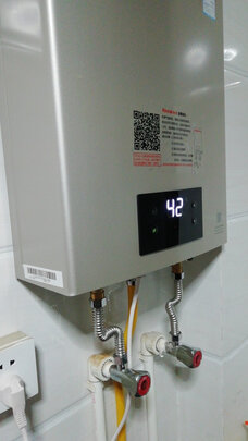 林内RUS-16QC05热水器|【电商快报】林内璀璨系列与澎湃系列有什么区别？林内燃气热水器哪款好用些？