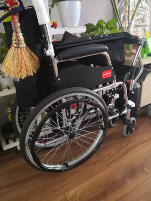 手动折叠轮椅