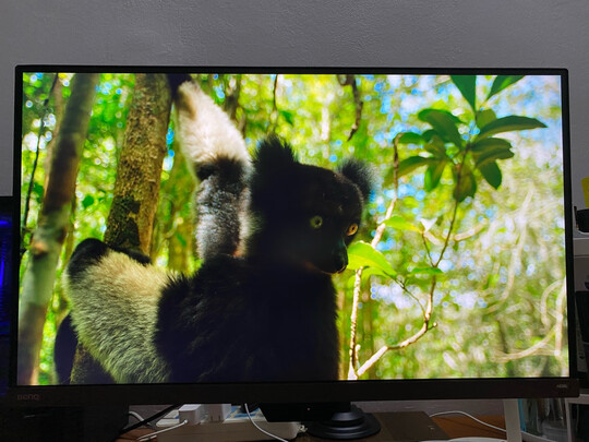 %title插图%num 明基(BenQ) EW2780U 27英寸4K IPS HDR 99%sRGB环绕音箱可壁挂 电脑/PS5显示器(HDMI/DP/Type-C可充电)