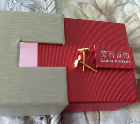 黄金耳钉