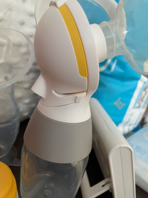 电动吸奶器