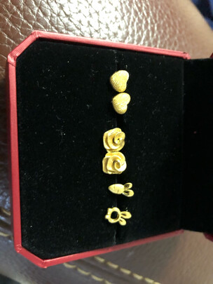 黄金耳钉