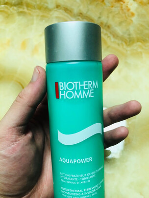 三,吾诺(uno)男士爽肤水网友对比评测